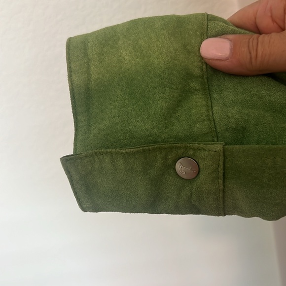 Live a‎ Little Lime Green Suede Blazer. - Picture 12 of 13